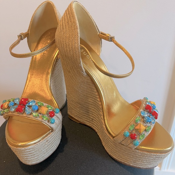 Gucci raffia w/ beads wedges heels 37 7 - Picture 1 of 7